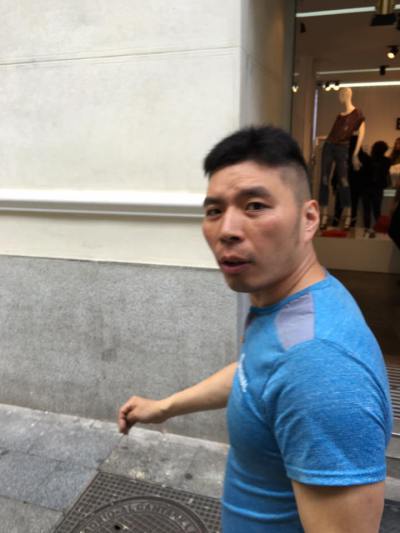 Hombre asiático: Timador del infarto en Madrid